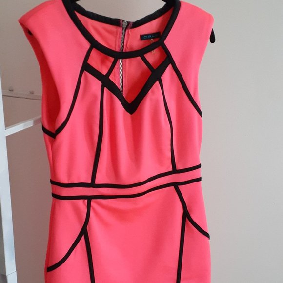 Neon orange dress with black lines - Picture 2 of 6